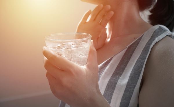 Алкоголь при простуде: лечит или вредит?