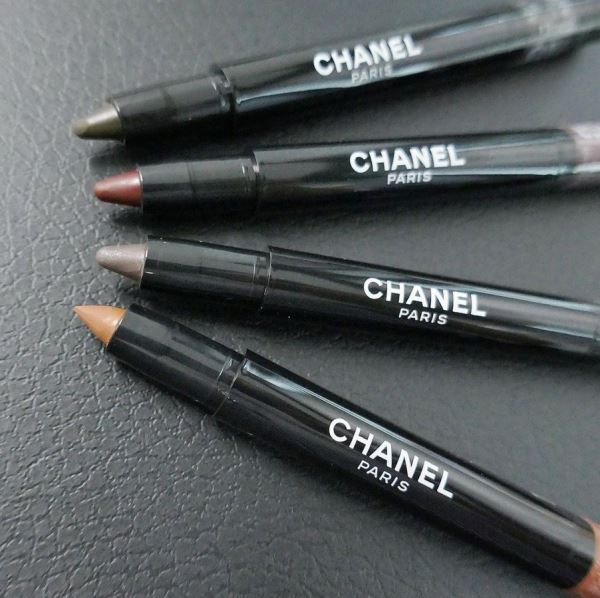 
<p>                        Осенне-зимняя коллекция макияжа Chanel 2021: промо и новые свотчи</p>
<p>                    