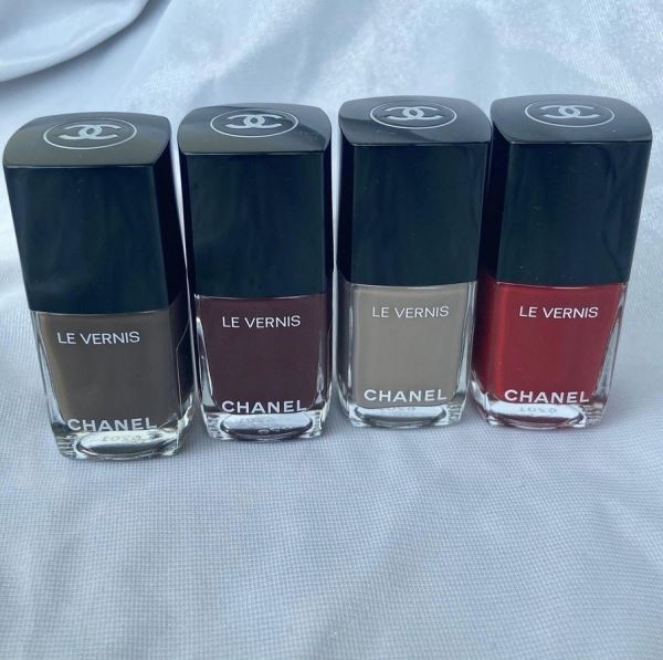</p>
<p>                        Осенне-зимняя коллекция макияжа Chanel 2021: промо и новые свотчи</p>
<p>                    