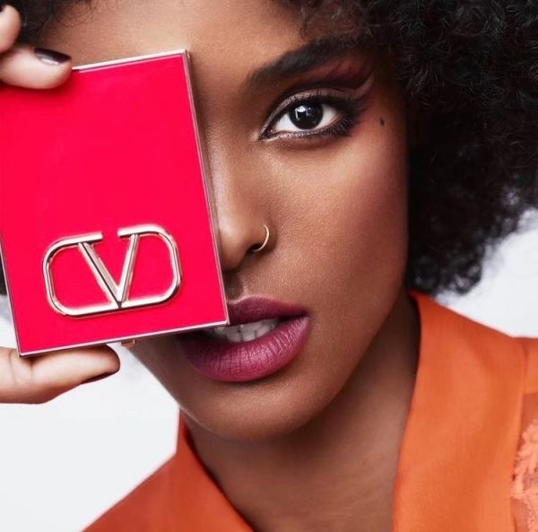 
<p>                        Valentino запускает бренд косметики</p>
<p>                    
