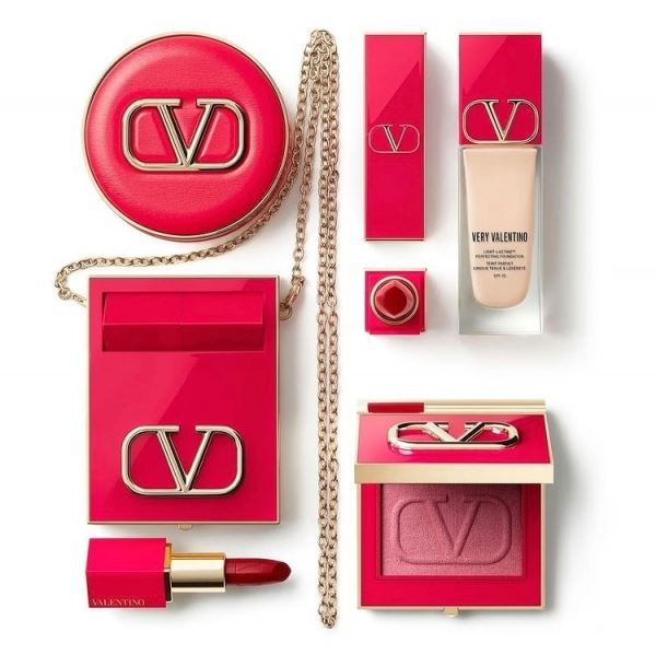 </p>
<p>                        Valentino запускает бренд косметики</p>
<p>                    