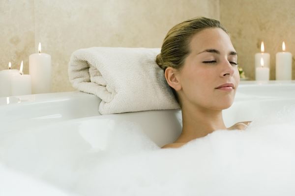 Ванна с эфирными маслами: как расслабиться, омолодиться и избавиться от «апельсиновой» корки